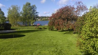 Trädgården hade en härligt utsikt över Edsviken