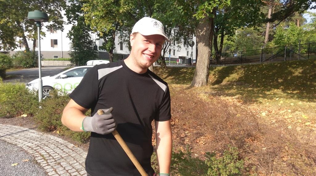 En blivande trädgårdsmästare - Anders påbörjar sin utbildning nästa vecka. Vi önskar honom lycka till!
